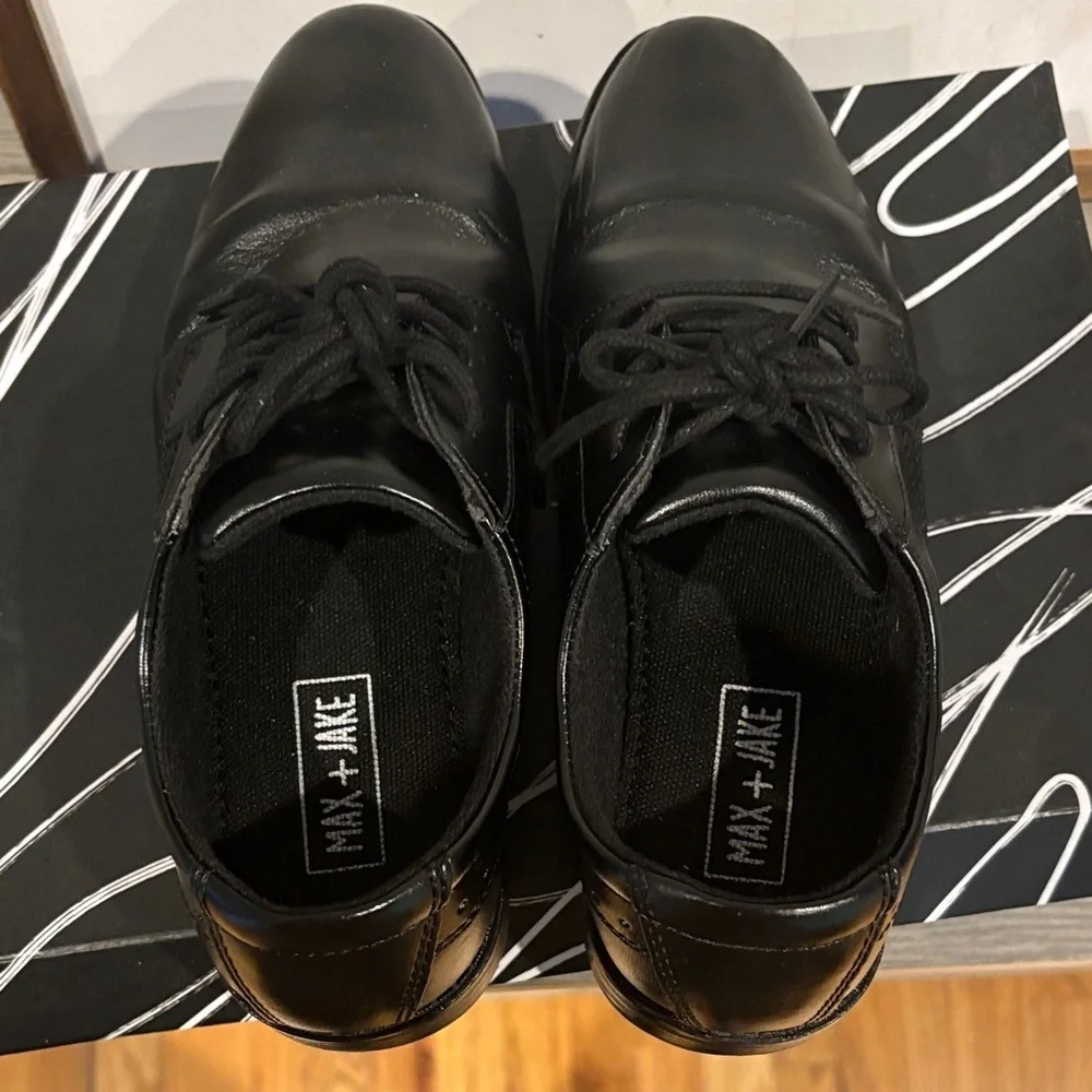 Max and Jake Black kids Dress Shoes size 4